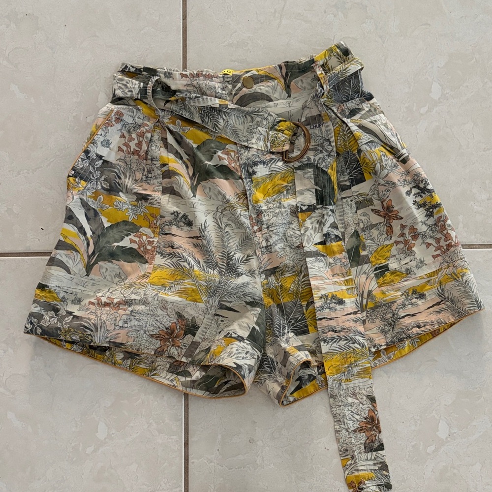Chufy Women's High Waist Floral Shorts - Multicolor size M